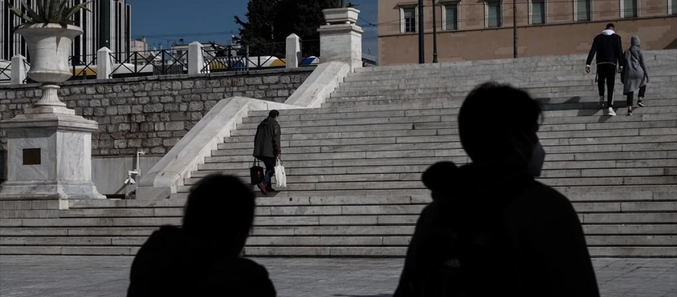  Κορωνοϊός: Ξεπέρασε το «φράγμα» των 4.000 κρουσμάτων παρά τα lockdown τους εμβολιασμούς και τις απαγορεύσεις